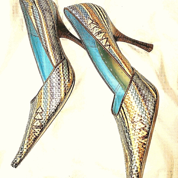 Stunning Heels, BCBG. like new, not a spot on them - Picture 5 of 8